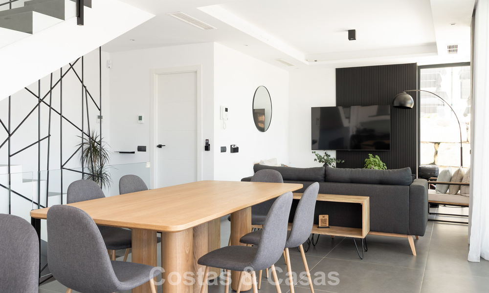 Villa moderna y lista para entrar a vivir en venta en una exclusiva zona de golf cerca del centro de Estepona 799471