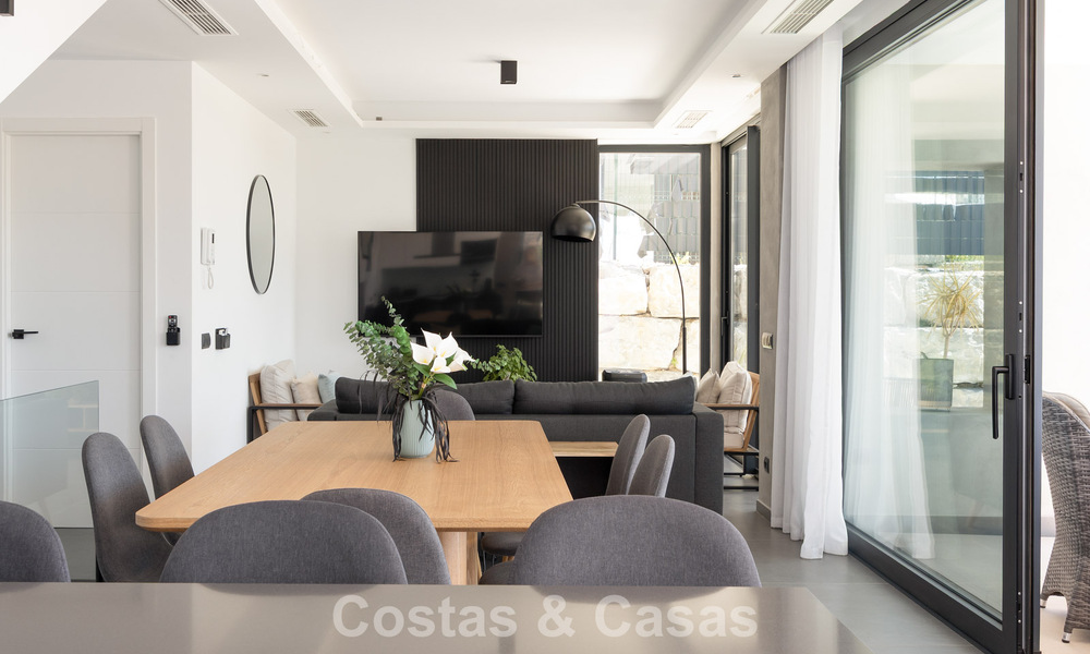 Villa moderna y lista para entrar a vivir en venta en una exclusiva zona de golf cerca del centro de Estepona 799472