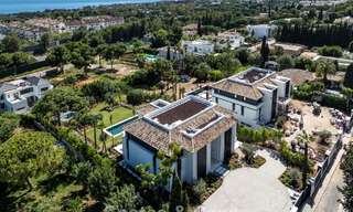 Nueva villa arquitectónica, moderna y de diseño, con impresionantes vistas al mar en venta en la Milla de Oro de Marbella 799284 