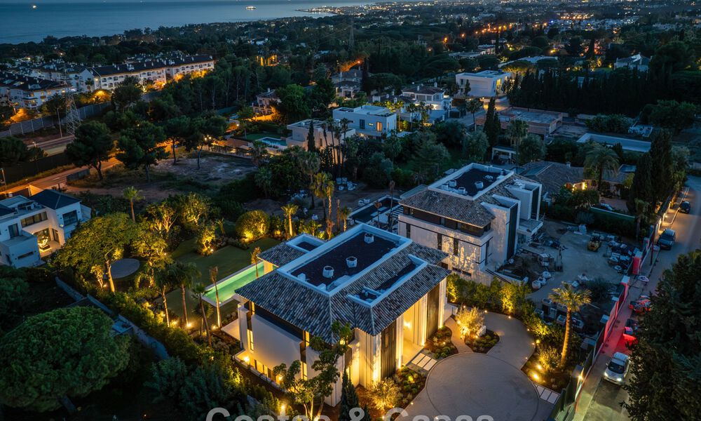Nueva villa arquitectónica, moderna y de diseño, con impresionantes vistas al mar en venta en la Milla de Oro de Marbella 799288