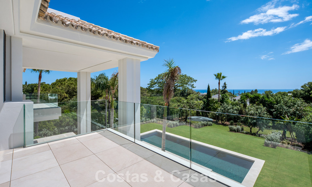 Nueva villa arquitectónica, moderna y de diseño, con impresionantes vistas al mar en venta en la Milla de Oro de Marbella 799290