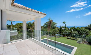 Nueva villa arquitectónica, moderna y de diseño, con impresionantes vistas al mar en venta en la Milla de Oro de Marbella 799290 