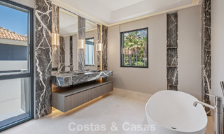 Nueva villa arquitectónica, moderna y de diseño, con impresionantes vistas al mar en venta en la Milla de Oro de Marbella 799294 