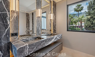 Nueva villa arquitectónica, moderna y de diseño, con impresionantes vistas al mar en venta en la Milla de Oro de Marbella 799295 