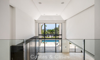 Nueva villa arquitectónica, moderna y de diseño, con impresionantes vistas al mar en venta en la Milla de Oro de Marbella 799307 