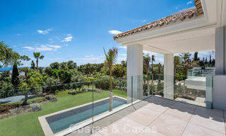 Nueva villa arquitectónica, moderna y de diseño, con impresionantes vistas al mar en venta en la Milla de Oro de Marbella 799311 