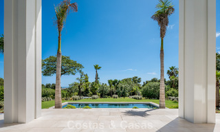 Nueva villa arquitectónica, moderna y de diseño, con impresionantes vistas al mar en venta en la Milla de Oro de Marbella 799330 