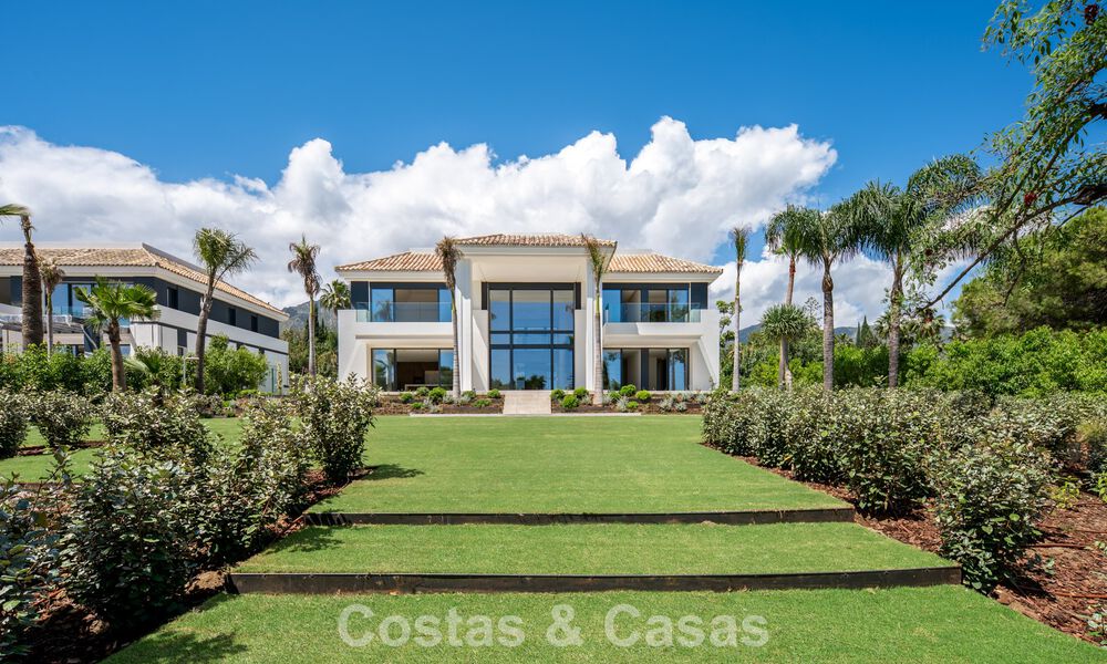 Nueva villa arquitectónica, moderna y de diseño, con impresionantes vistas al mar en venta en la Milla de Oro de Marbella 799333