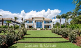 Nueva villa arquitectónica, moderna y de diseño, con impresionantes vistas al mar en venta en la Milla de Oro de Marbella 799333 