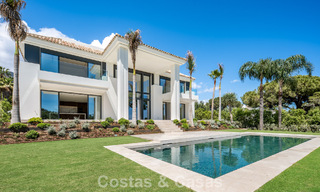 Nueva villa arquitectónica, moderna y de diseño, con impresionantes vistas al mar en venta en la Milla de Oro de Marbella 799335 