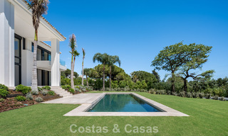 Nueva villa arquitectónica, moderna y de diseño, con impresionantes vistas al mar en venta en la Milla de Oro de Marbella 799336 