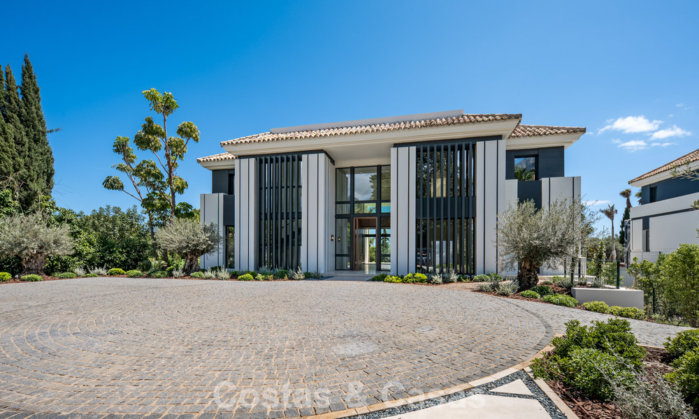 Nueva villa arquitectónica, moderna y de diseño, con impresionantes vistas al mar en venta en la Milla de Oro de Marbella 799340