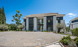 Nueva villa arquitectónica, moderna y de diseño, con impresionantes vistas al mar en venta en la Milla de Oro de Marbella 799340 