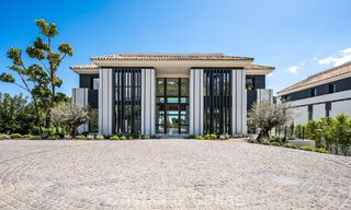 Nueva villa arquitectónica, moderna y de diseño, con impresionantes vistas al mar en venta en la Milla de Oro de Marbella 799341 