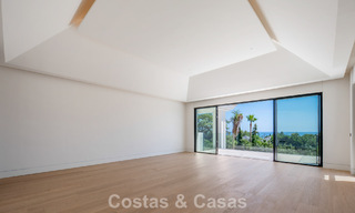Nueva villa arquitectónica, moderna y de diseño, con impresionantes vistas al mar en venta en la Milla de Oro de Marbella 799345 