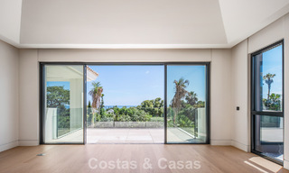 Nueva villa arquitectónica, moderna y de diseño, con impresionantes vistas al mar en venta en la Milla de Oro de Marbella 799346 