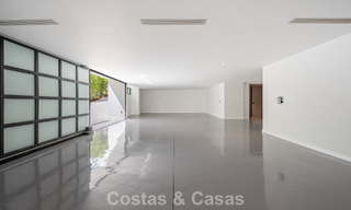 Nueva villa arquitectónica, moderna y de diseño, con impresionantes vistas al mar en venta en la Milla de Oro de Marbella 799359 