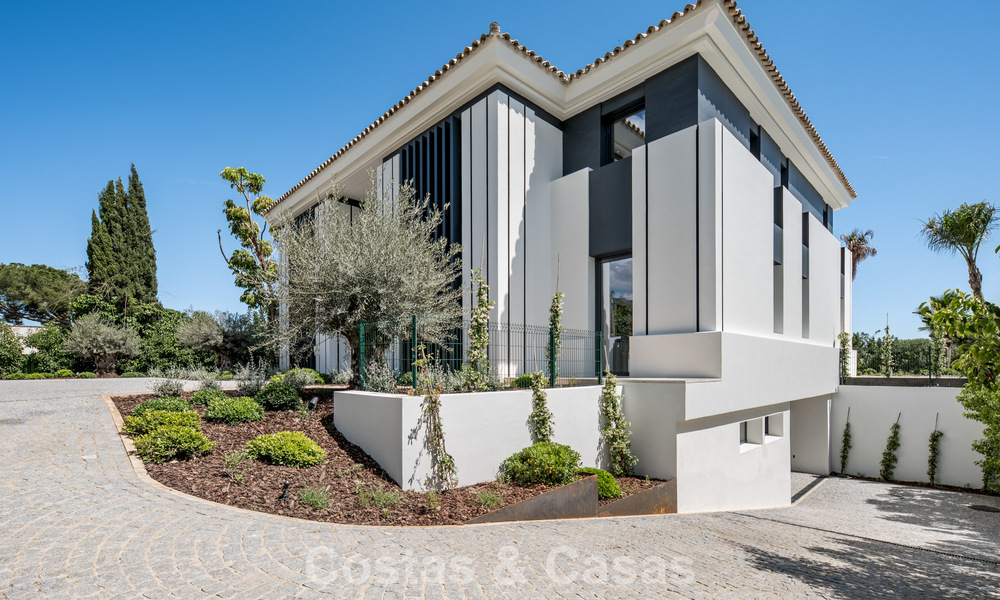 Nueva villa arquitectónica, moderna y de diseño, con impresionantes vistas al mar en venta en la Milla de Oro de Marbella 799361