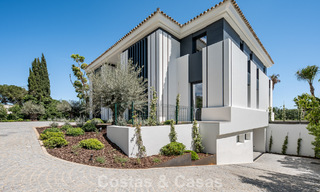 Nueva villa arquitectónica, moderna y de diseño, con impresionantes vistas al mar en venta en la Milla de Oro de Marbella 799361 