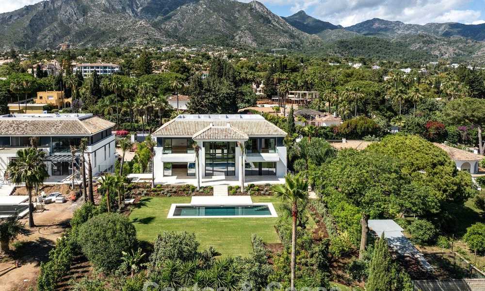 Nueva villa arquitectónica, moderna y de diseño, con impresionantes vistas al mar en venta en la Milla de Oro de Marbella 799371