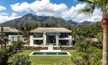 Nueva villa arquitectónica, moderna y de diseño, con impresionantes vistas al mar en venta en la Milla de Oro de Marbella 799372