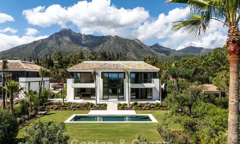 Nueva villa arquitectónica, moderna y de diseño, con impresionantes vistas al mar en venta en la Milla de Oro de Marbella 799372