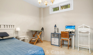 Villa de lujo española atemporal con amplio jardín y piscina en venta en las colinas de Marbella - Benahavís 799406 