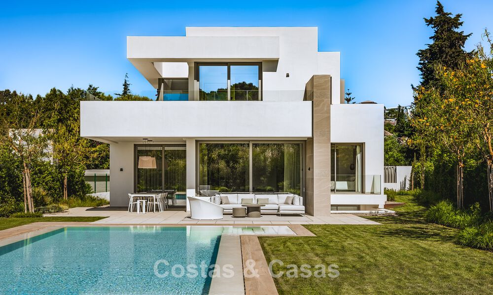 Elegante villa contemporánea en venta en la new golden mile entre Marbella y Estepona 799477