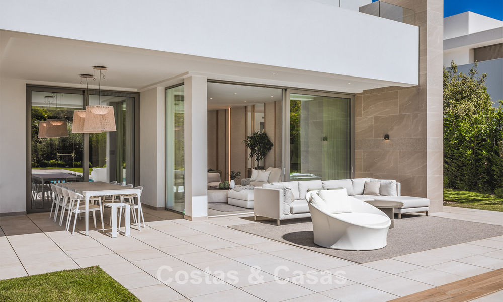 Elegante villa contemporánea en venta en la new golden mile entre Marbella y Estepona 799479