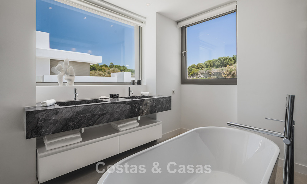 Elegante villa contemporánea en venta en la new golden mile entre Marbella y Estepona 799488