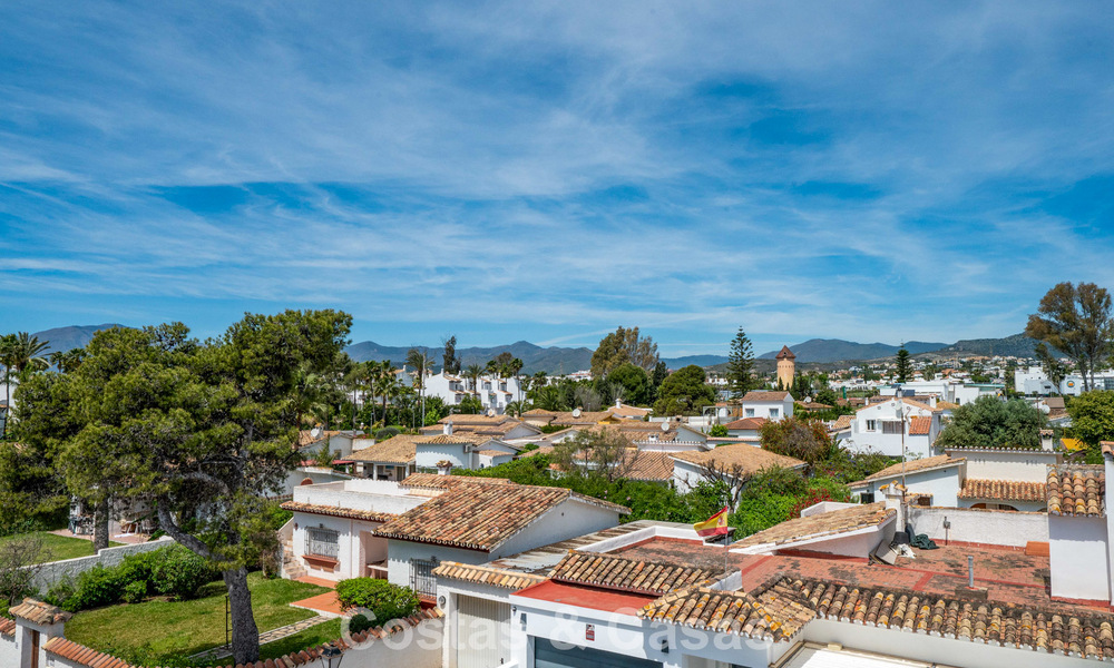 Villa mediterránea modernizada y lista para entrar a vivir en venta a pocos metros de la playa entre Marbella y Estepona 799610