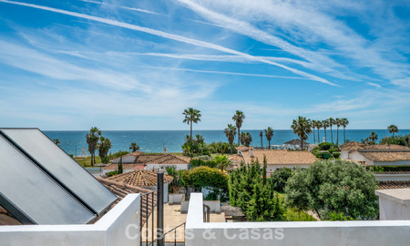 Villa mediterránea modernizada y lista para entrar a vivir en venta a pocos metros de la playa entre Marbella y Estepona 799611