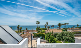 Villa mediterránea modernizada y lista para entrar a vivir en venta a pocos metros de la playa entre Marbella y Estepona 799611 