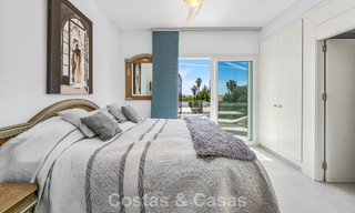 Villa mediterránea modernizada y lista para entrar a vivir en venta a pocos metros de la playa entre Marbella y Estepona 799612 