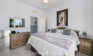 Villa mediterránea modernizada y lista para entrar a vivir en venta a pocos metros de la playa entre Marbella y Estepona 799613 