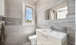 Villa mediterránea modernizada y lista para entrar a vivir en venta a pocos metros de la playa entre Marbella y Estepona 799615 