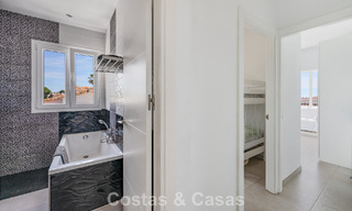 Villa mediterránea modernizada y lista para entrar a vivir en venta a pocos metros de la playa entre Marbella y Estepona 799616 