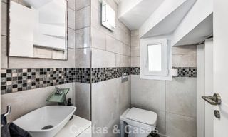 Villa mediterránea modernizada y lista para entrar a vivir en venta a pocos metros de la playa entre Marbella y Estepona 799620 