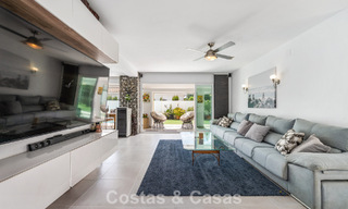 Villa mediterránea modernizada y lista para entrar a vivir en venta a pocos metros de la playa entre Marbella y Estepona 799621 