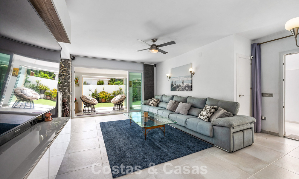 Villa mediterránea modernizada y lista para entrar a vivir en venta a pocos metros de la playa entre Marbella y Estepona 799622