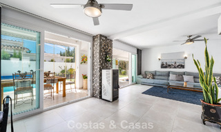 Villa mediterránea modernizada y lista para entrar a vivir en venta a pocos metros de la playa entre Marbella y Estepona 799623 