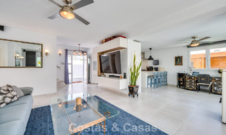 Villa mediterránea modernizada y lista para entrar a vivir en venta a pocos metros de la playa entre Marbella y Estepona 799625 