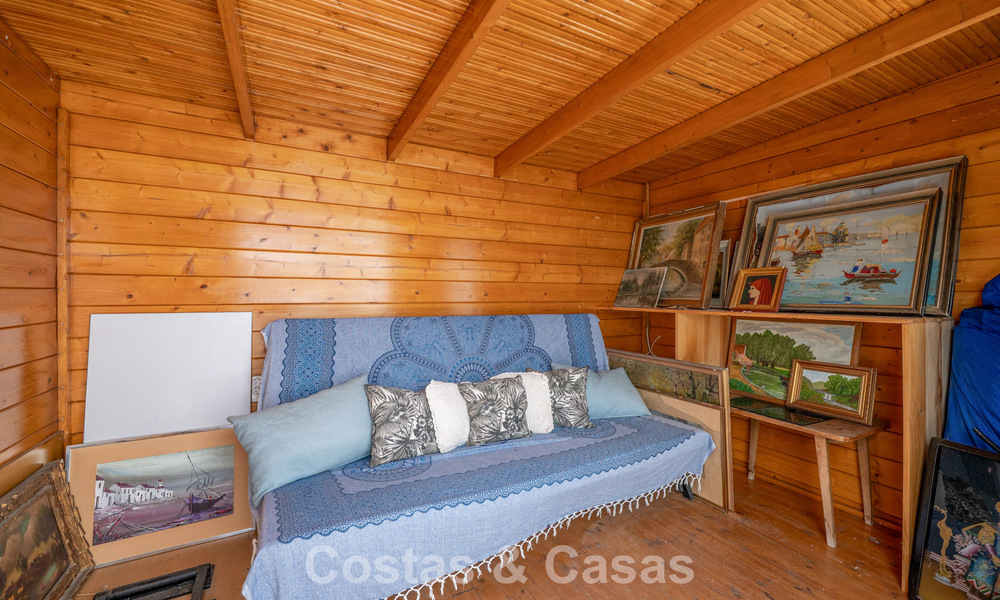 Villa mediterránea modernizada y lista para entrar a vivir en venta a pocos metros de la playa entre Marbella y Estepona 799629