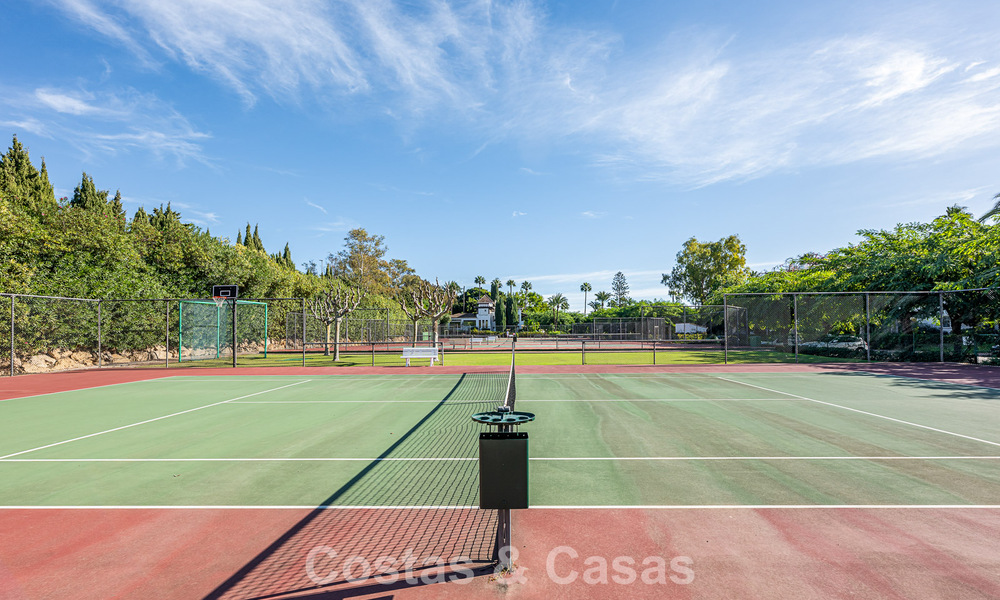 Apartamento en primera línea de playa reformado con vistas directas al mar en venta en la New Golden Mile, Estepona Este 799563