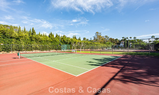 Apartamento en primera línea de playa reformado con vistas directas al mar en venta en la New Golden Mile, Estepona Este 799564 