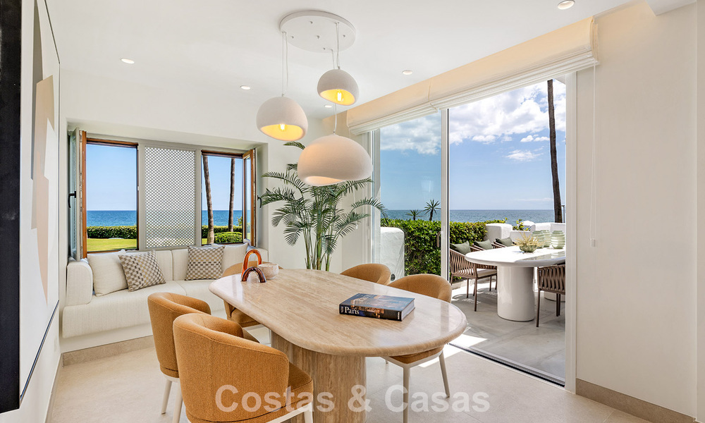 Apartamento en primera línea de playa reformado con vistas directas al mar en venta en la New Golden Mile, Estepona Este 799567