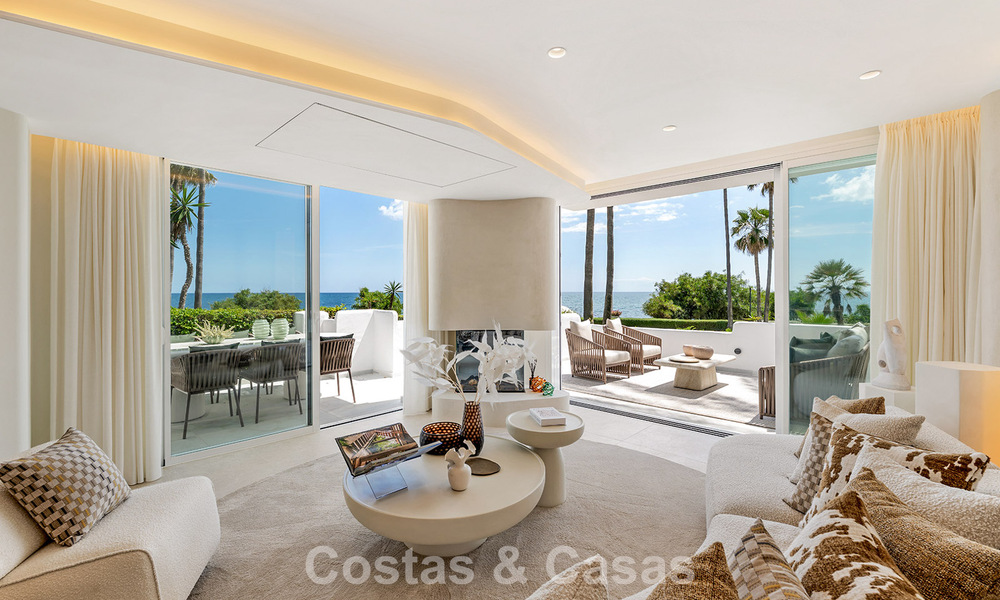 Apartamento en primera línea de playa reformado con vistas directas al mar en venta en la New Golden Mile, Estepona Este 799568