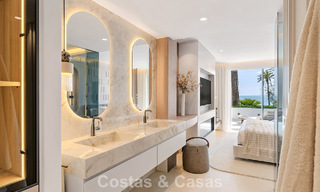 Apartamento en primera línea de playa reformado con vistas directas al mar en venta en la New Golden Mile, Estepona Este 799575 