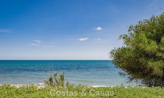Apartamento en primera línea de playa reformado con vistas directas al mar en venta en la New Golden Mile, Estepona Este 799576 