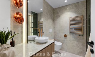 Apartamento en primera línea de playa reformado con vistas directas al mar en venta en la New Golden Mile, Estepona Este 799581 